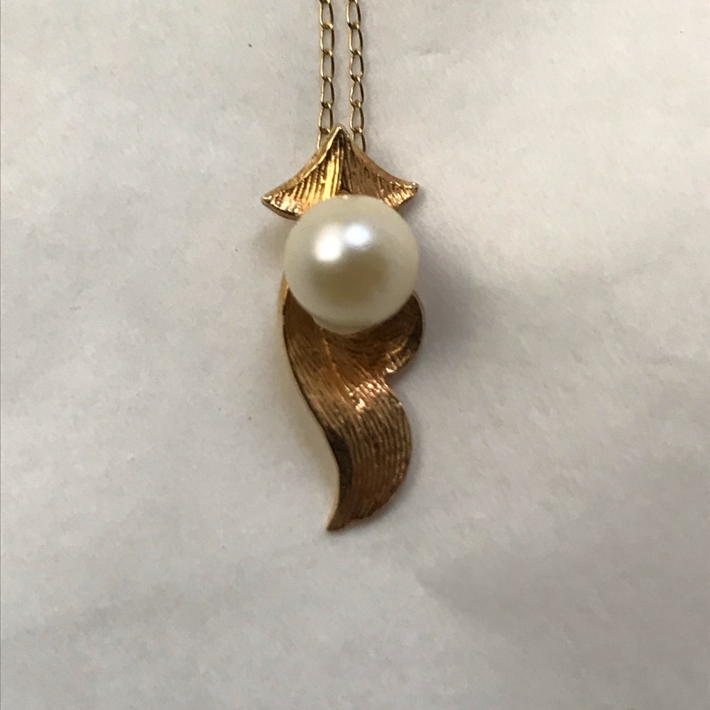 Elegant 14K and real pearl necklace.